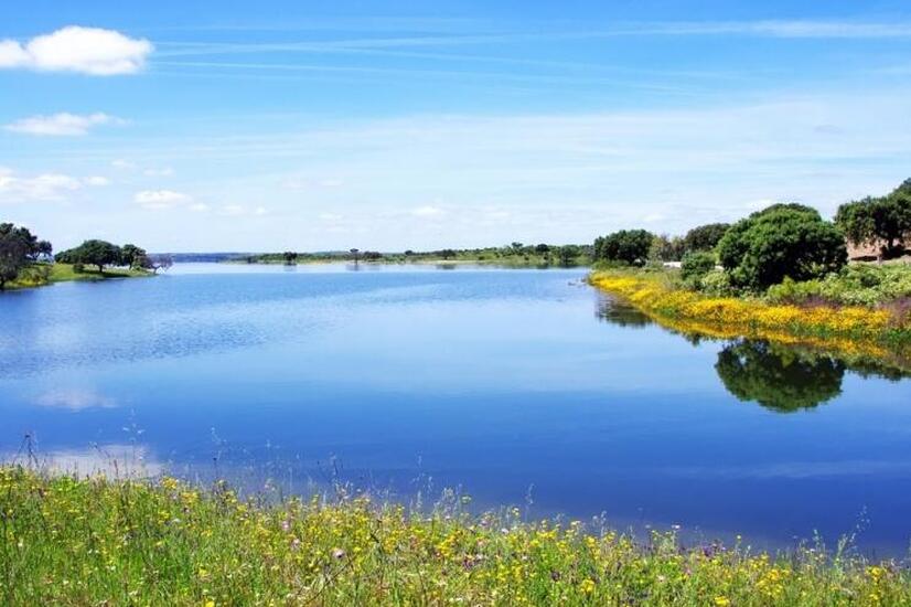 embalse de alqueva alentejo