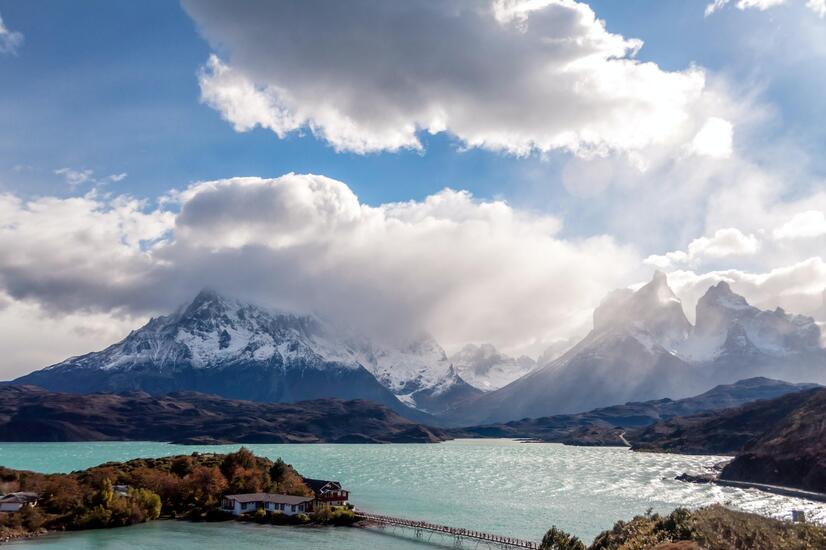 Hostería Pehoe en el lago Grey, junto a las Torres del Paine. Foto de Rodrigo Flores.