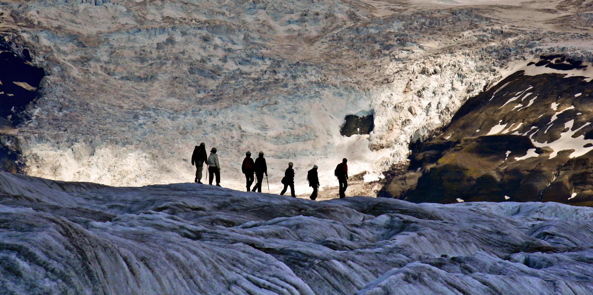 El 11% de la superficie de Islandia está cubierta por glaciares, incluyendo a Vatnajökull, el glaciar más grande de Europa