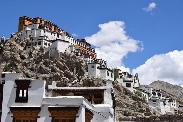 viaje lujo remoto ladakh india monasterio thiksey