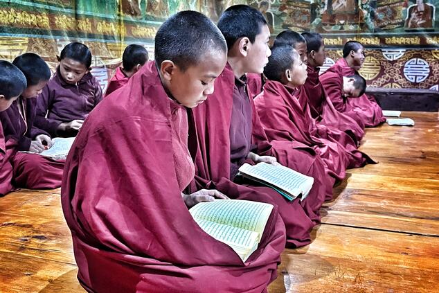 Monjes monasterio Butan.