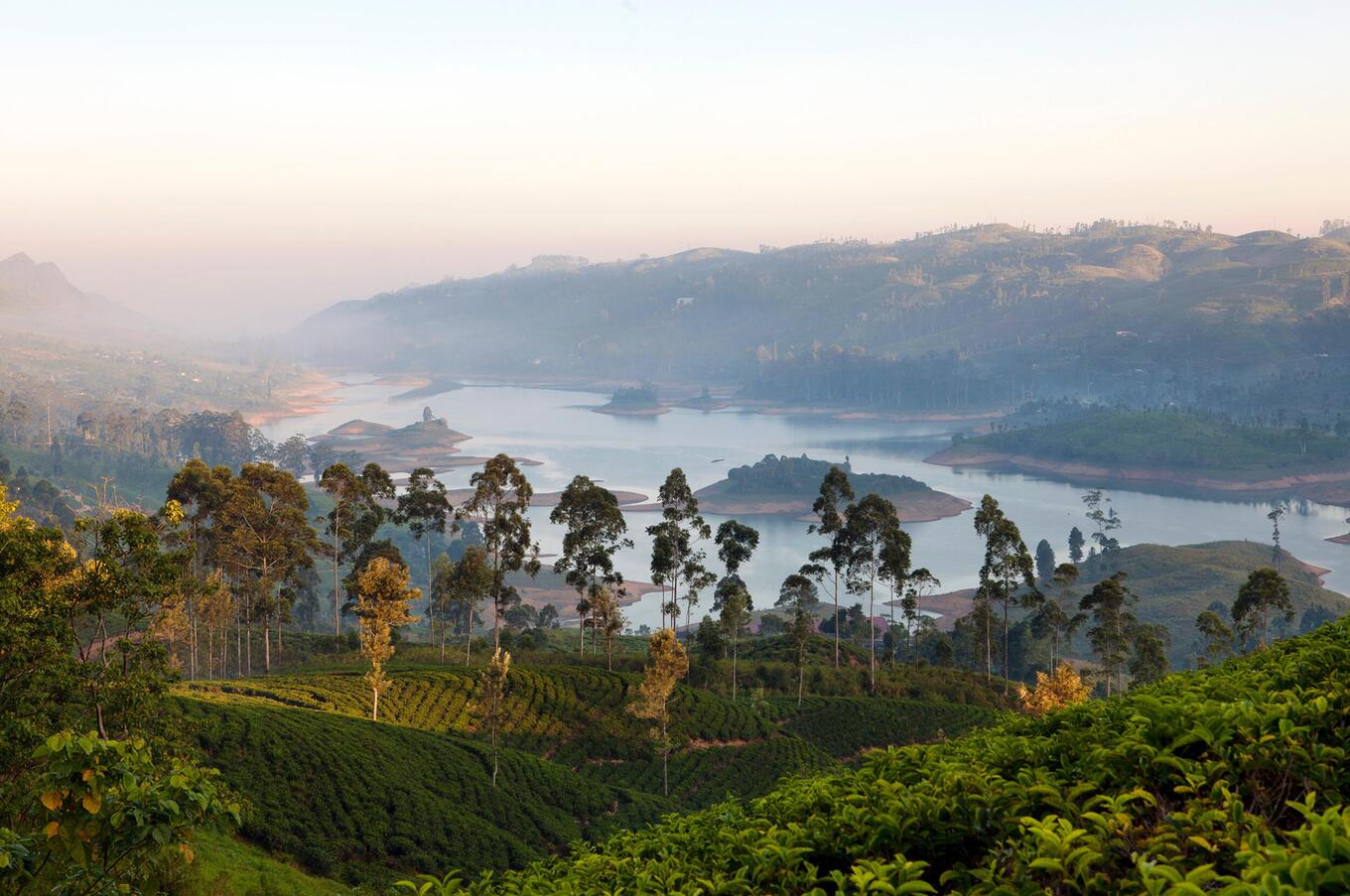 viaje lujo isla sri lanka naturaleza lago castlereagh